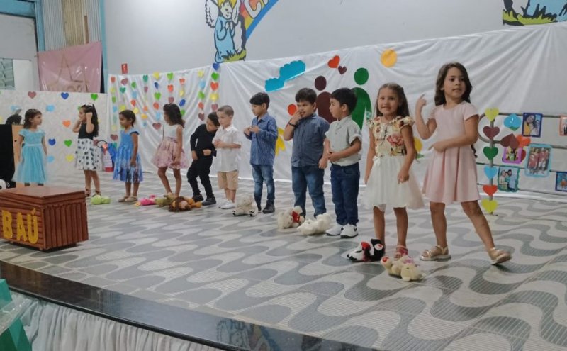 Dia da Família na Escola Destaca a Importância do Momento Presente